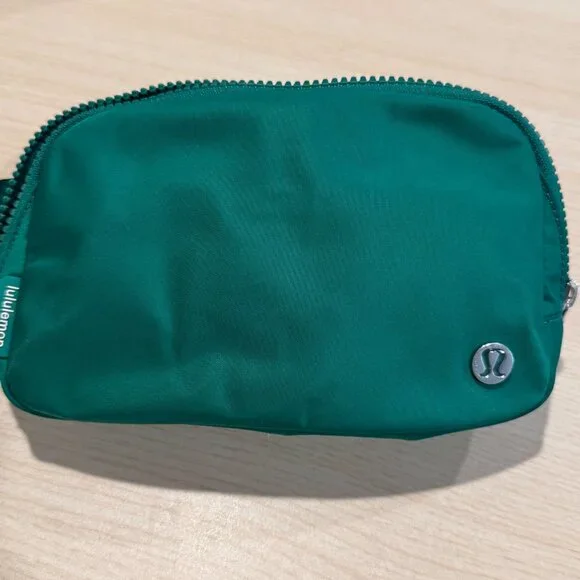 NWT Lululemon Everywhere Belt Bag 1L Green - Picture 12 of 12
